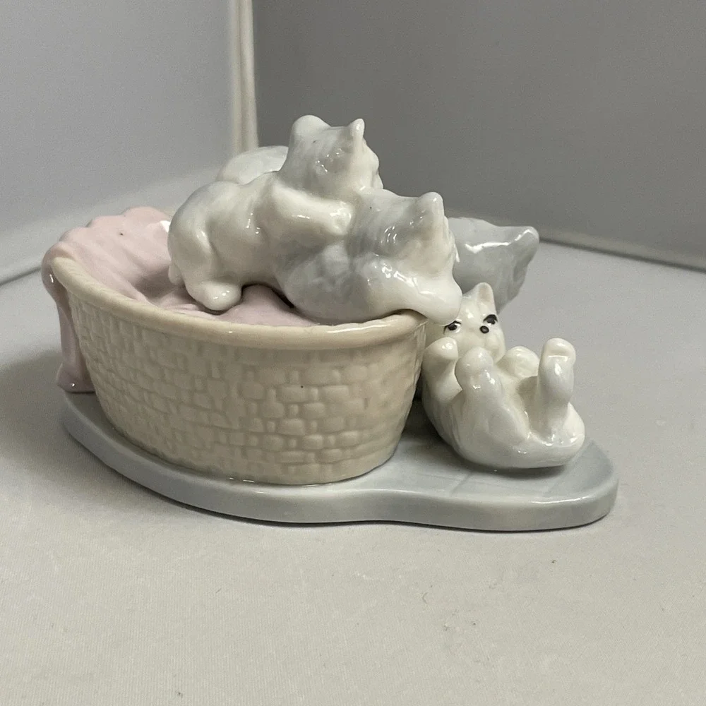 Vintage Cat & Kitten Figurine By Simson Taiwan Porcelain Play Time Grey Kitty